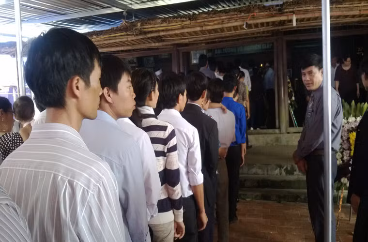 Ai cũng mong được thể hiện tình cảm của mình với người Anh cả của Quân đội nhân dân Việt Nam.