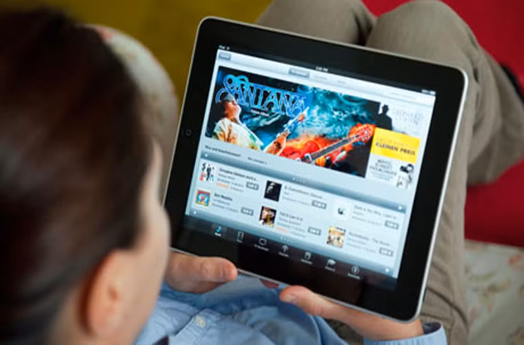 Truy cập mạng bất cứ đâu. Chỉ cần lắp SIM và chọn gói cước phù hợp, người dùng có thể truy cập Internet mọi lúc mọi nơi bằng máy tính bảng. Mạng di động không chỉ an toàn mà còn có kết nối khá ổn định.