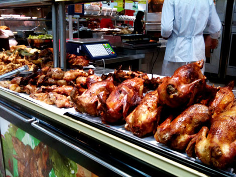 Gà dai Hàn Quốc chế biến sẵn bán trong siêu thị BigC. Ảnh: N.Đ