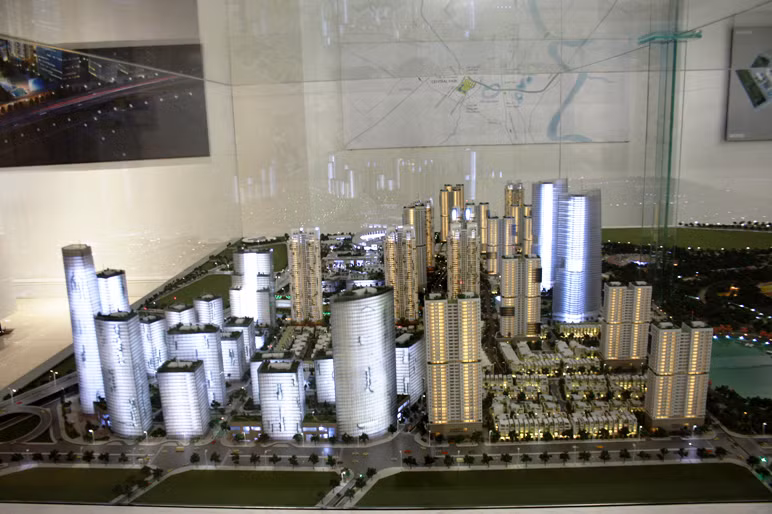 Nằm trên diện tích 90 ha thuộc địa bàn quận Hoàng Mai và huyện Thanh Trì, Hà Nội, phía bắc kéo dài hơn 1 km theo đường Nguyễn Xiển, phía nam là Công viên Chu Văn An rộng 100 ha, phía tây là Đại lộ Chu Văn An và phía đông tiếp giáp với Khu đô thị Bắc Linh Đàm, khu đô thị The Manor Central Park đang có sức hấp dẫn lớn với khách hàng bởi vị trí đắc địa của mình. Trong ảnh là mô hình phối cảnh dự án.