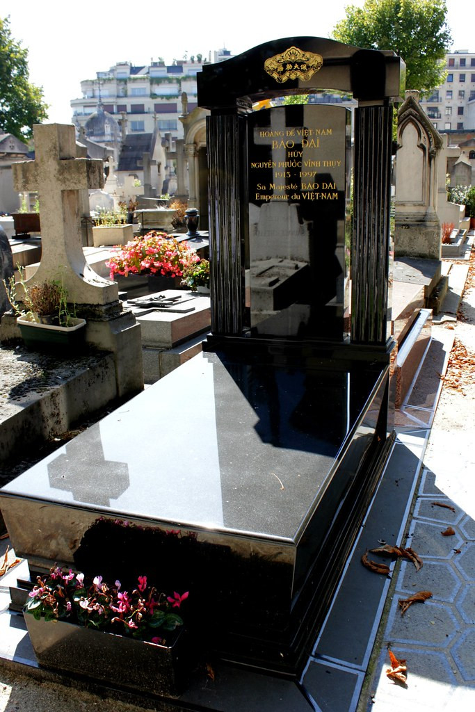 Gần đây mộ Bảo Đại mới được xây lại khang trang theo ý nguyện người con trai ông là Bảo Ân. Ảnh: S. Ruehlow / Flickr.