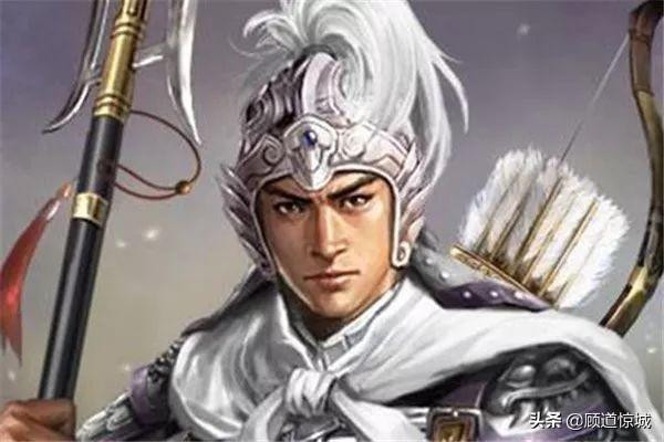 Sử cũ miêu tả Trần Khánh Chi này là người cung kính cẩn thận, đời sống tiết kiệm, giản dị. Ông thường mặc áo bào màu trắng nên được người đời gọi là "Bạch bào tướng quân".