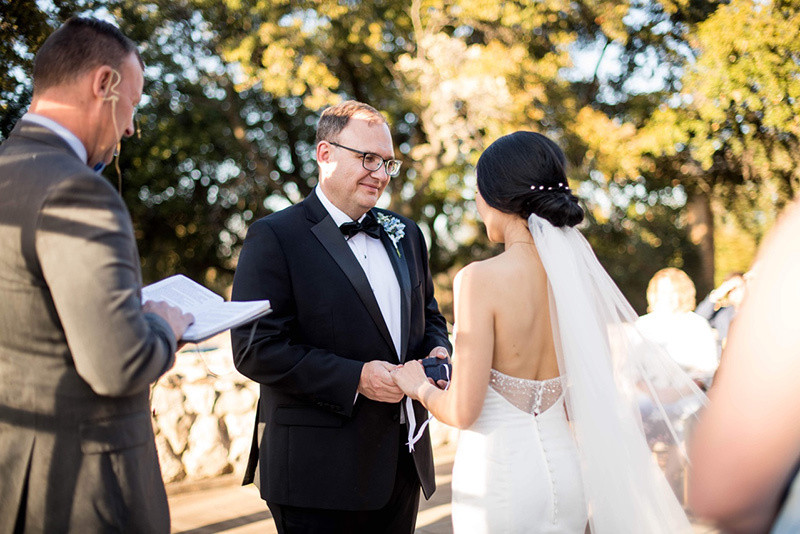 Cặp đôi đã làm đám cưới ngay khi Chris Heath đón được 2 mẹ con chị Thêm sang Mỹ hồi tháng 11/2019.