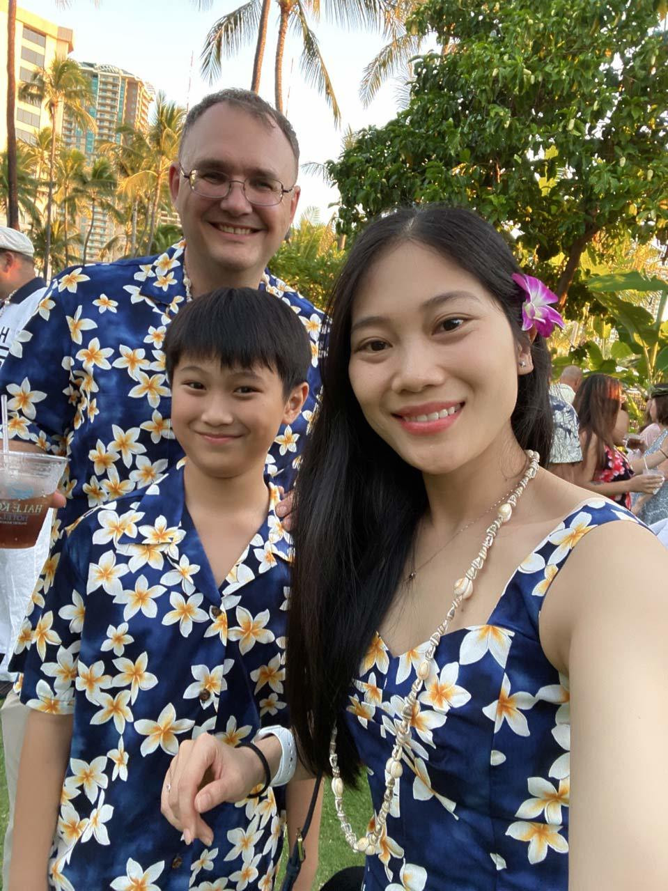 2 mẹ con chị Thêm và Chris Heath đang sống tại Henrietta, Texas, Mỹ.