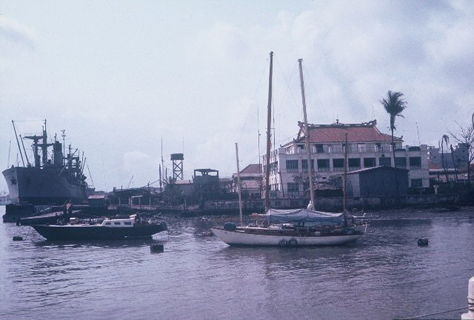 Bến nhà Rồng trong một bức ảnh chụp năm 1965. Ảnh: Ken Kraft.