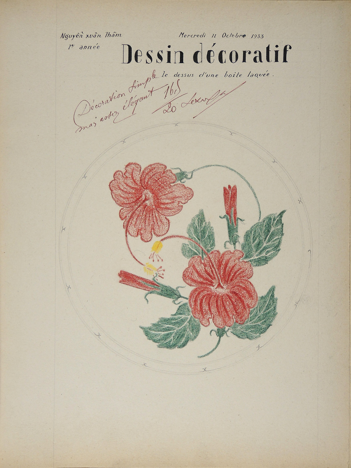 Nắp hộp sơn mài trang trí hình hoa dâm bụt, tranh của Nguyễn Xuân Thâm, 16,5 điểm.