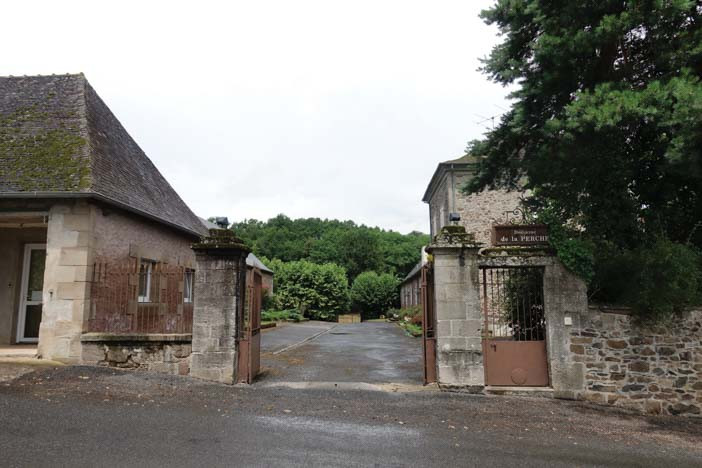 Cổng vào lâu đài Domain de la Perche. Về đời sống vật chất thì Nam Phương Hoàng hậu khá sung túc khi ở Pháp. Tài sản riêng do gia đình tậu cho bà gồm hai căn hộ tại Paris. Ngoài ra bà còn nhiều nhà đất ở bên xứ Morocco, Congo...