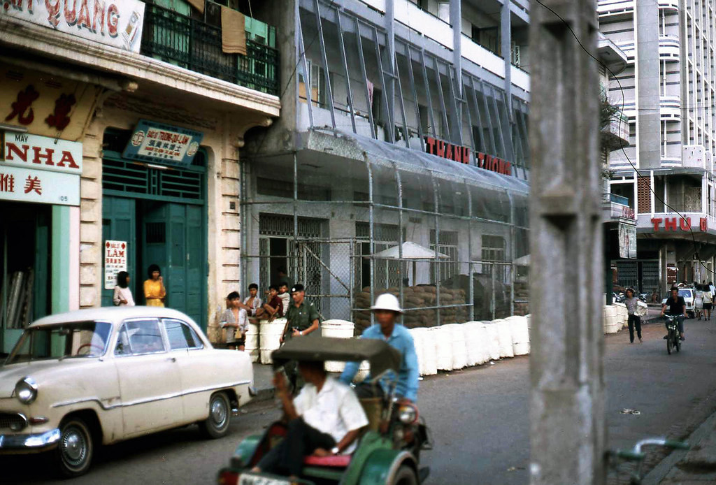 Khách sạn Canberra Hotel trên đường Tổng Đốc Phương, nơi tạm trú dành cho quân nhân Australia, 1968, ngày nay là khách sạn Trường Thành.