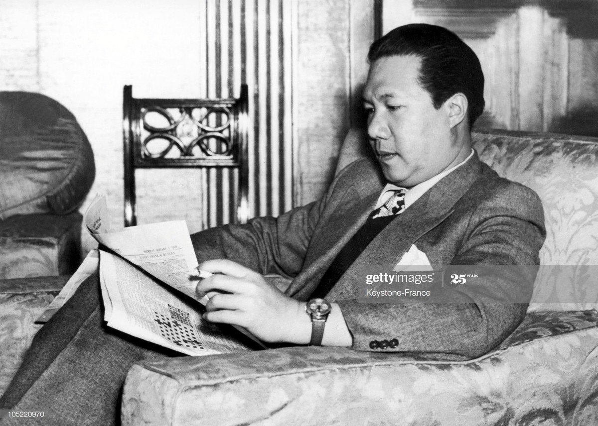 Cựu hoàng Bảo Đại ở London, Anh quốc năm 1948. Ông đã thoái vị tại Huế trong cuộc Cách mạng Tháng 8 năm 1945.