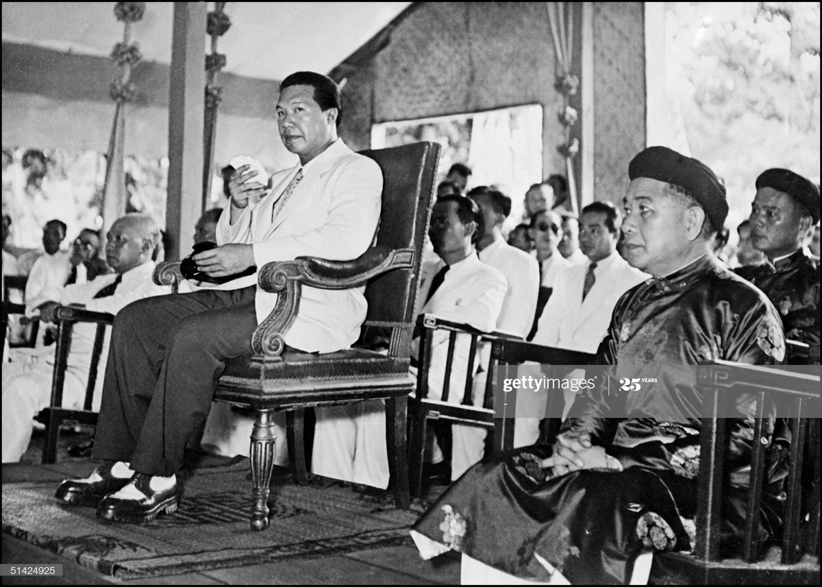 Quốc trưởng Bảo Đại tham gia một sự kiện tại Hà Nội năm 1950.