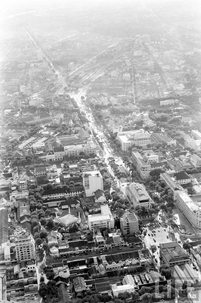 Toàn cảnh khu vực xoang quanh thánh đường nhìn từ máy bay, thánh đường nằm ở góc dưới bên trái, 1961. Ảnh: Life.