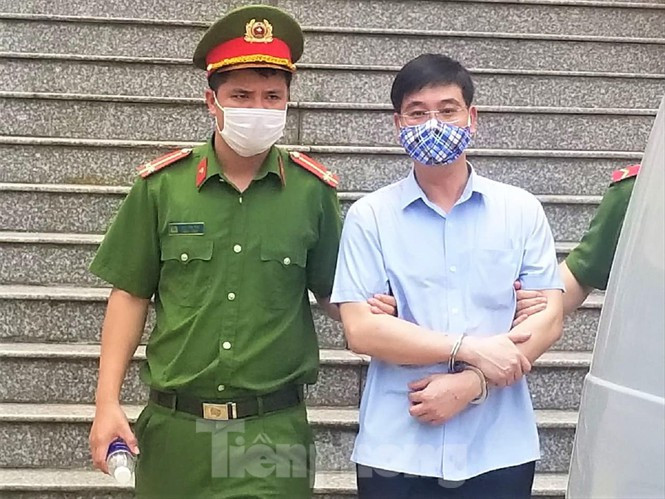 Gian lan thi o Hoa Binh: Truong phong an ninh co hoi lo 500 trieu?