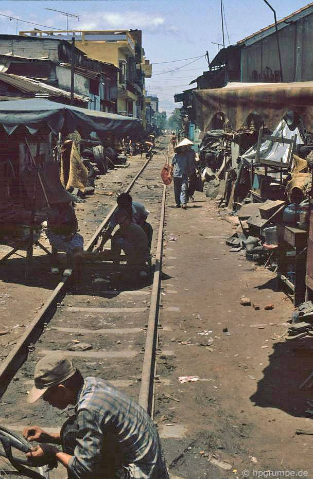 Khu dân cư đường tàu phía sau chợ Tam Giác, thành phố Đà Nẵng năm 1991.