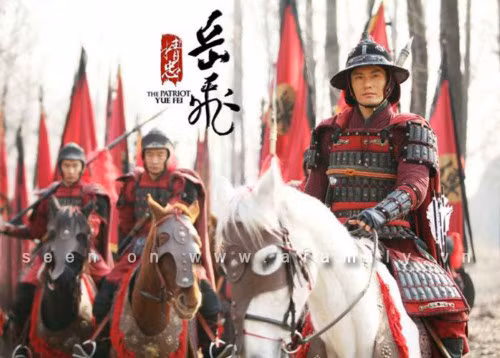 Giữa bối cảnh quân Tống đang khí thế bừng bừng, triều đình với phe chủ hòa và đầu hàng mà đứng đầu là Tống Cao Tông cùng Tần Cuối đã buộc Nhạc Phi phải trở về kinh thành.