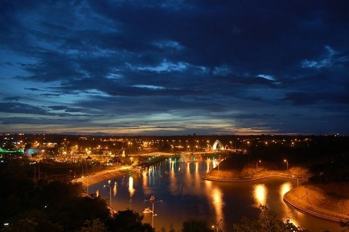 Có thể phải một vài thập niên nữa để Nay Pyi Taw trở thành một thành phố sầm uất tương xứng tầm vóc của mình. Đây là một xu hướng thực tế khi tân thủ đô của Myanmar được đánh giá là một trong 10 thành phố phát triển nhanh nhất trên thế giới hiện tại.