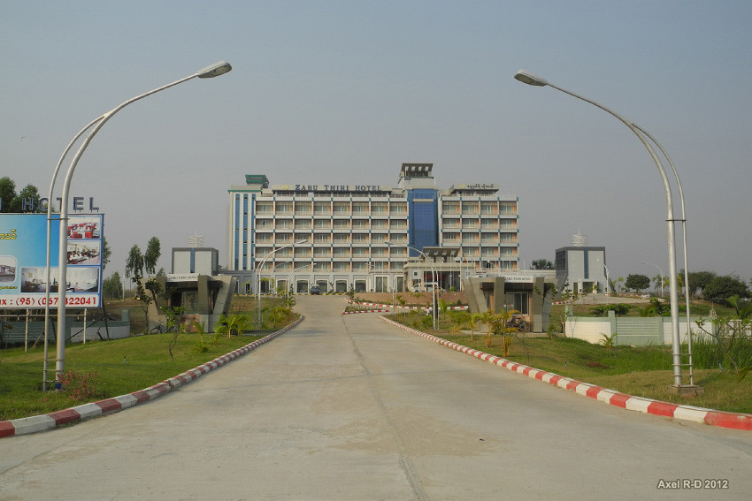 Có ý kiến lại cho rằng quyết định dời đô thể hiện tầm nhìn quy hoạch của giới chức Myanmar, khi trong tương lai Yangon sẽ trở nên quá tải về dân số, cơ sở hạ tầng, cùng như đối mặt với nạn ô nhiễm môi trường và các thảm họa tự nhiên như sóng thần.