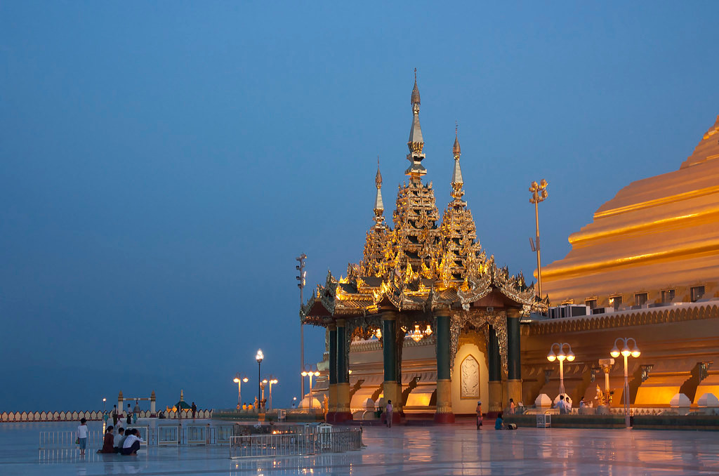 Một số nhà quan sát quốc tế cho rằng việc dời đô của Myanmar là một phần của chiến lược an ninh quốc gia.