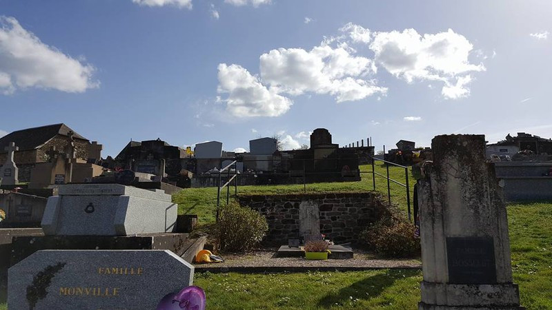 Tuy nhiên, ý nguyện của bà không thành vì cựu hoàng Bảo Đại và các con của bà phản đối không cho bà về. Ảnh: PLO.