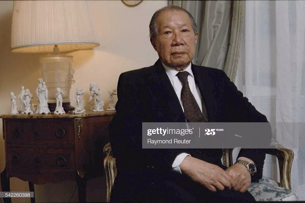 Bảo Đại qua đời vào 5 giờ sáng ngày 31/7/1997 tại Quân y viện Val-de-Grâce, hưởng thọ 85 tuổi. Trước khi qua đời, tất cả gia tài đồ sộ và quyền lực một thời của ông đều đã không còn. Ông sống dựa vào khoản trợ cấp 20.000 Franc/tháng của chính phủ Pháp.