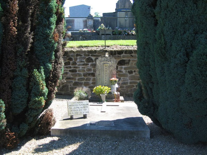 Thời khắc bà Nam Phương từ giã cõi đời, ngoài hai người giúp việc trong nhà, không có một người ruột thịt nào có mặt bên cạnh bà. Khi đó các con bà đang đi học hoặc làm ở Paris, còn Bảo Đại sống ở miền Nam nước Pháp. Ảnh: Zing.