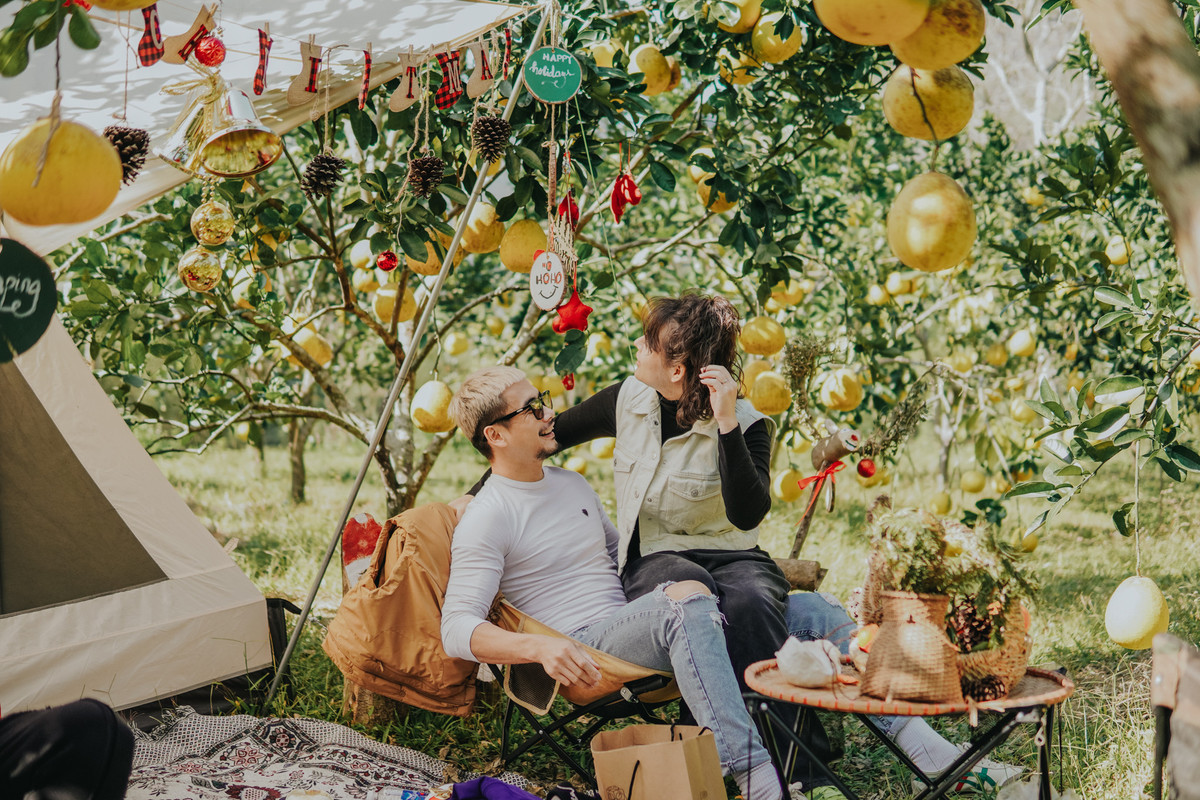 Từ Hà Nội, du khách di chuyển tới Hữu Lũng bằng xe máy hoặc ô tô, đi theo đường cao tốc Hà Nội - Lạng Sơn, tốn khoảng 2-3 giờ đồng hồ. Đường đi tới đây khá đẹp và dễ, thuận tiện cho du khách ghé thăm.