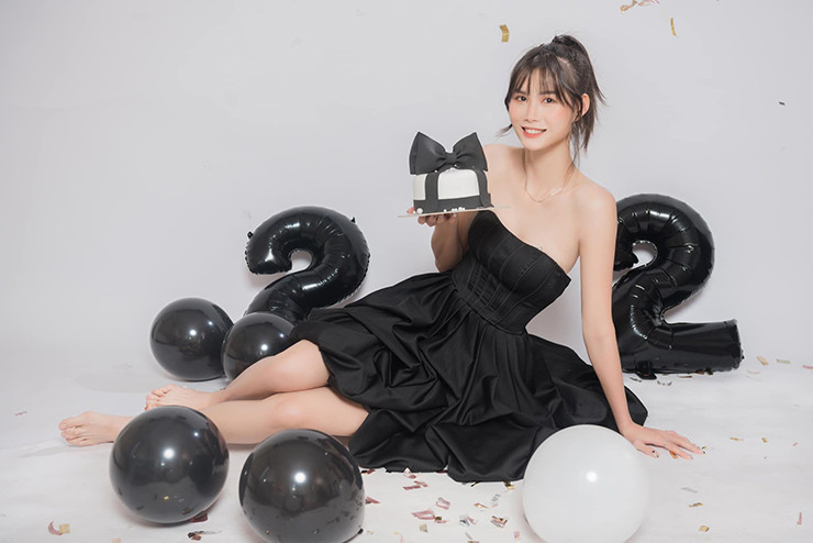 Hoa khoi bong chuyen Thu Hoai don Tet som-Hinh-3