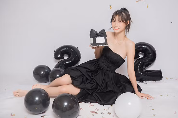 Hoa khoi bong chuyen Thu Hoai don Tet som-Hinh-3