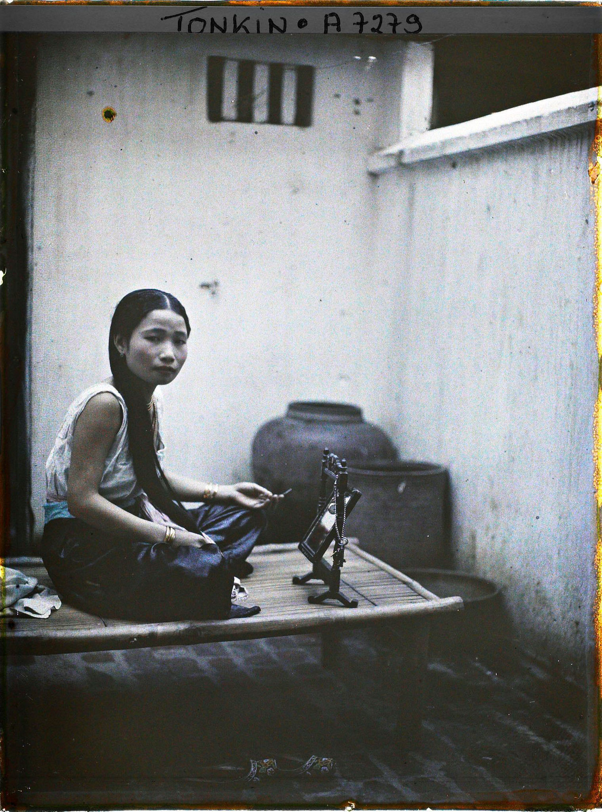 Ánh nhìn khiến nhiều chàng trai thời đó phải xao xuyến... Mời quý độc giả xem video: Ý nghĩa những phong tục ngày Tết Việt | VTC1.