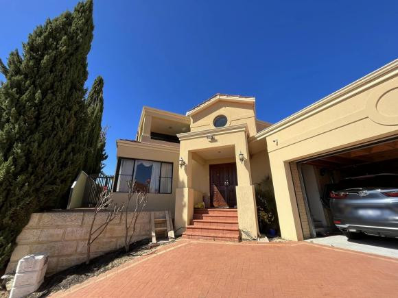 Khong gian song thu vi cua em trai nhac si Nguyen Van Chung tai Uc