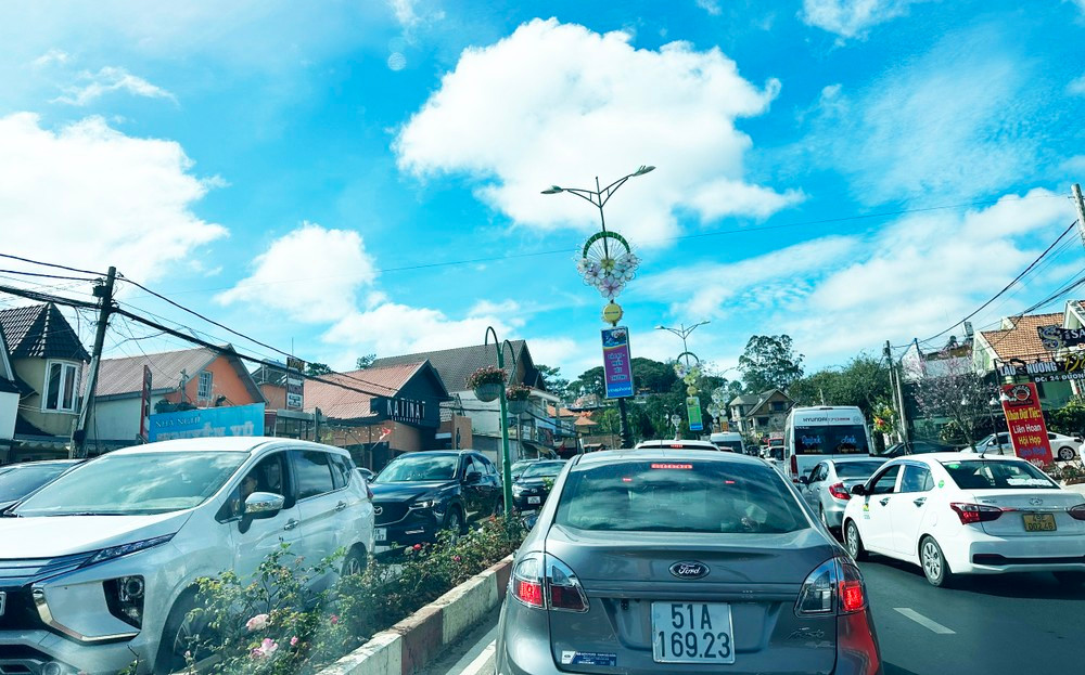 Du khach nuom nuop du xuan, Da Lat un u o nhieu tuyen duong