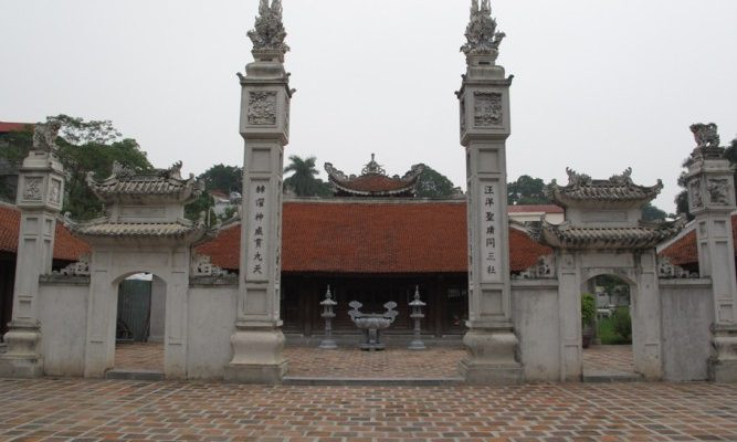 Nghi môn của đình Ngọc Hà ngày nay. Ảnh: Ditichlichsu-vanhoahanoi.com.