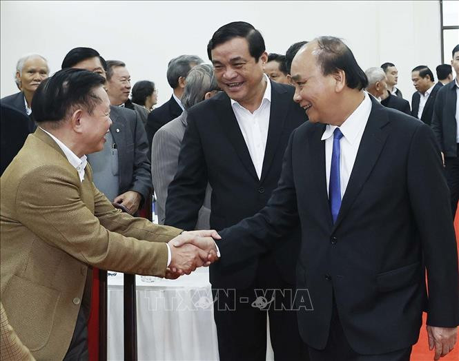 Chủ tịch nước Nguyễn Xuân Phúc và các đại biểu.