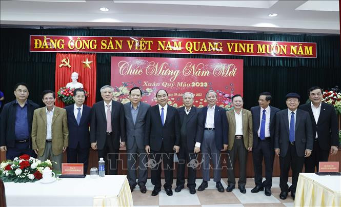 Chủ tịch nước Nguyễn Xuân Phúc và các đại biểu.