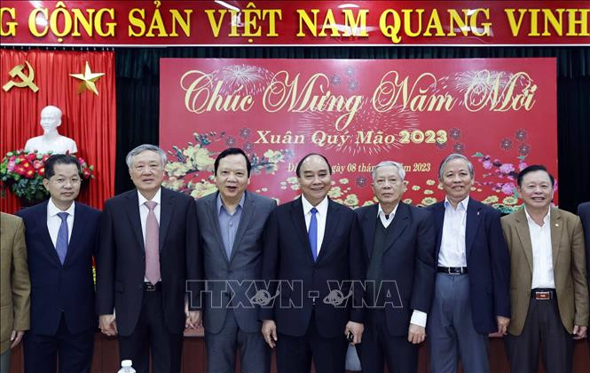 Chủ tịch nước Nguyễn Xuân Phúc và các đại biểu.
