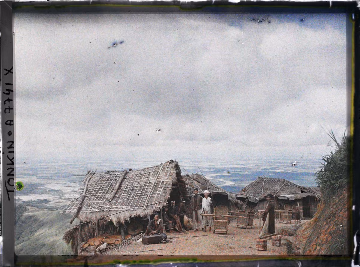 Lán trại của những người làm nghề cửu vạn.