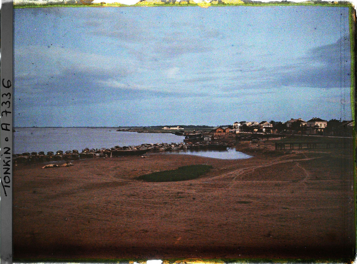 Bờ sông Hồng lúc chiều buông.