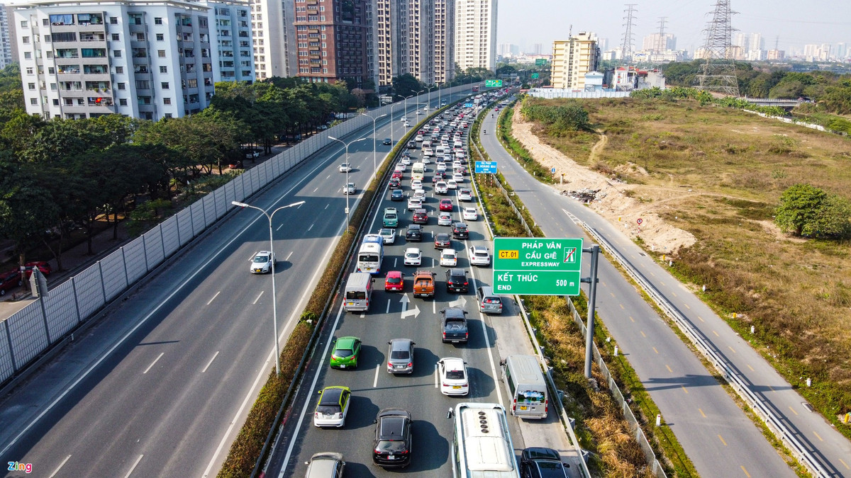 Ùn ứ xảy ra tại làn đường hướng về trung tâm Hà Nội. Kéo dài từ nút giao Vành đai 3 tới xã Ngũ Hiệp (huyện Thanh Trì).