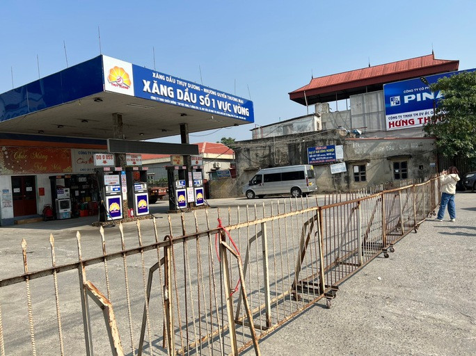 Cay xang bi phat 15 trieu dong vi nghi ban hang 45 phut mung 4 Tet