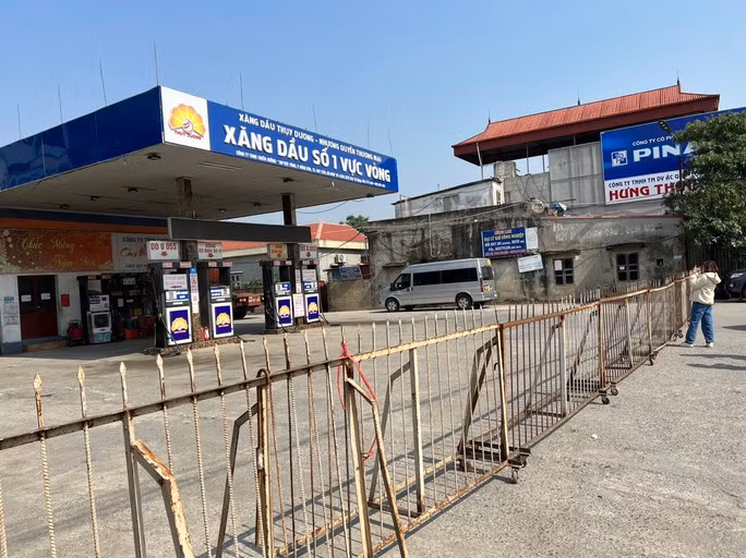 Cay xang bi phat 15 trieu dong vi nghi ban hang 45 phut mung 4 Tet