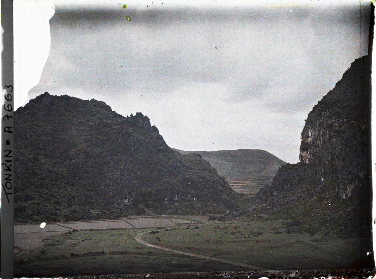 Núi đá ở khu vực chùa Tam Thanh, ngày nay là danh thắng của thành phố Lạng Sơn.