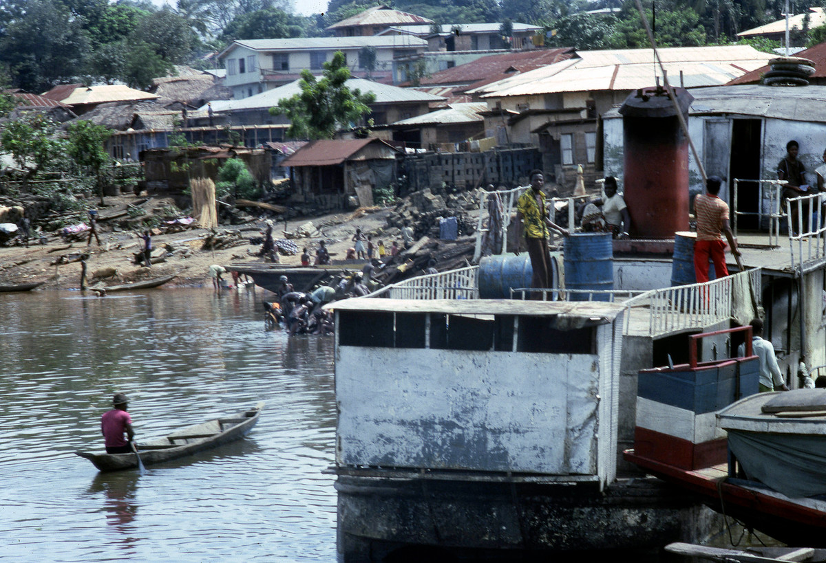 Cảng sông Onitsha.