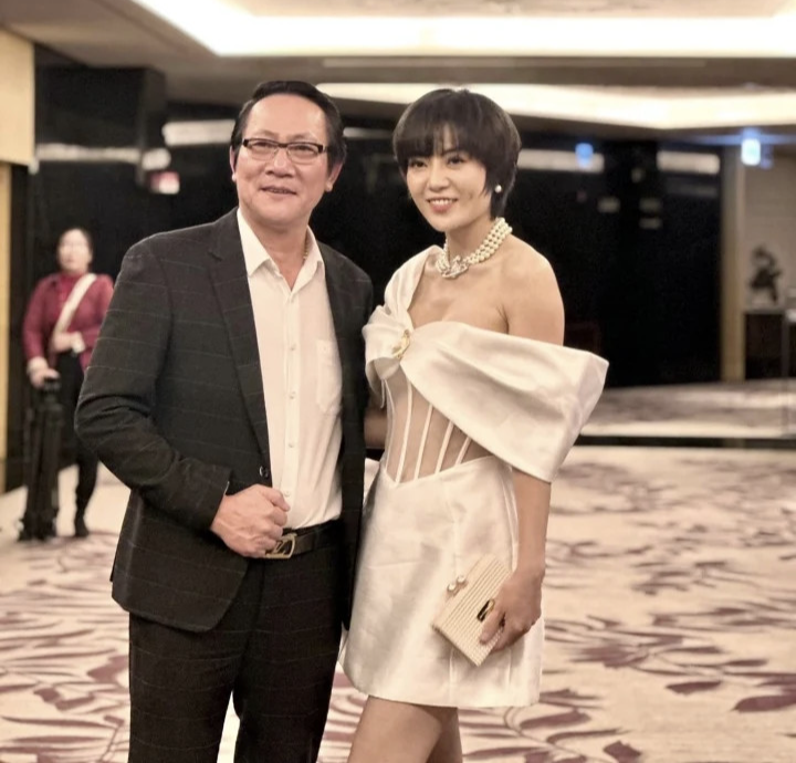 Những cặp đôi chênh lệch hàng chục tuổi trên màn ảnh Việt - Hình 2 Nhung cap doi chenh lech hang chuc tuoi tren man anh Viet-Hinh-2