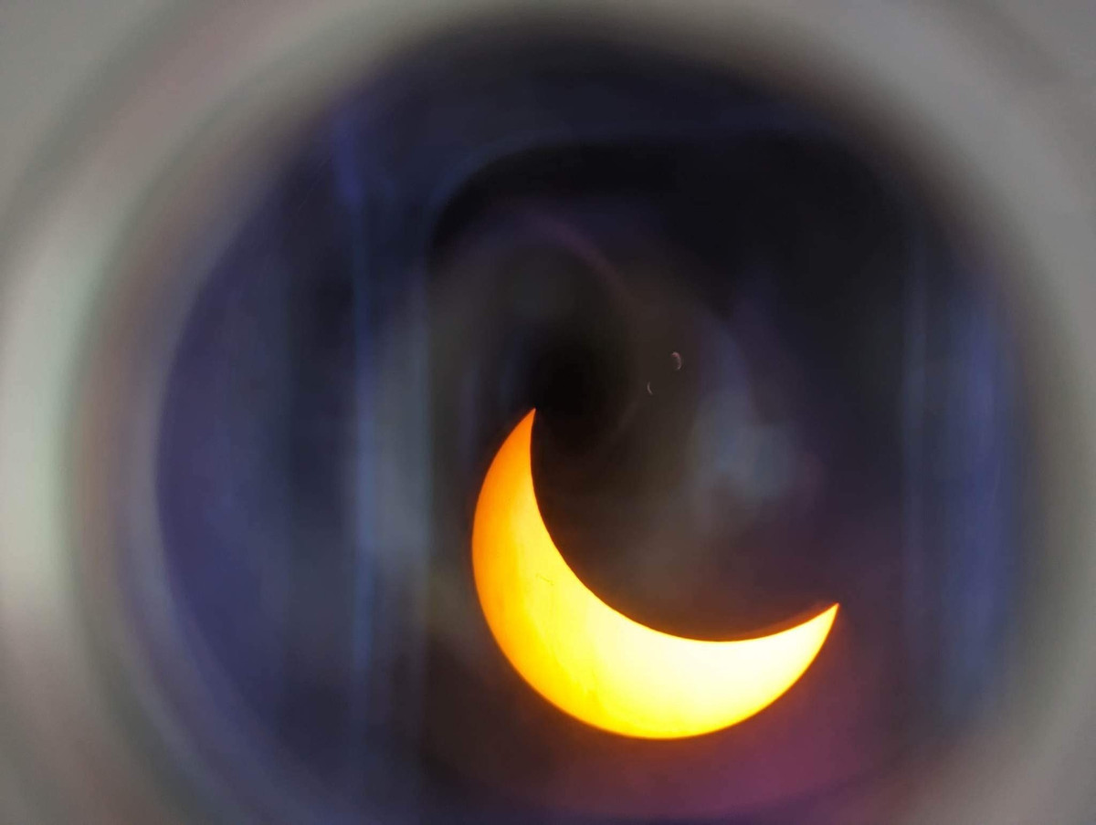 Nhật thực một phần ở Perth chụp từ một kính viễn vọng. Đây là thành phố có thể nhìn thấy hiện tượng ngày 20/4 rõ nhất, nằm ở trung tâm của dải quan sát nhật thực. Ảnh: Adelle Goodwin.