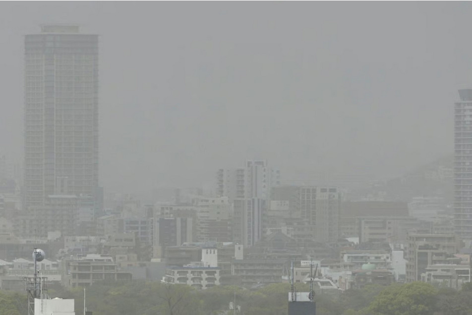 Bao cat lan xuong Han Quoc, Nhat Ban: Bui min cao gap 10 lan