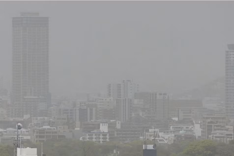 Bao cat lan xuong Han Quoc, Nhat Ban: Bui min cao gap 10 lan