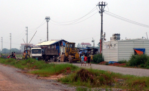 Lối vào hố sâu, nơi phát hiện 2 cháu chết đuối.