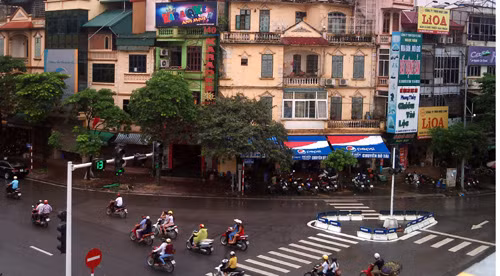 Một số tụ điểm ăn chơi ở ngã tư đường Láng - Trần Duy Hưng cũng vắng hoe.