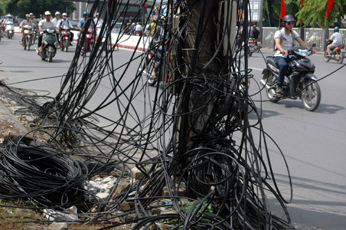 Không hiên ngang chọc trời, thì lại nằm dưới đất.