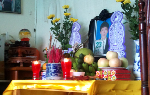 Di ảnh của nạn nhân Lê Duy Định được gia đình lập để thờ cúng.