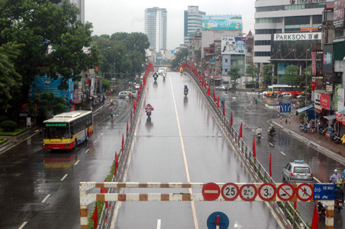 Đường phố Thủ đô lộng lẫy với cờ hoa